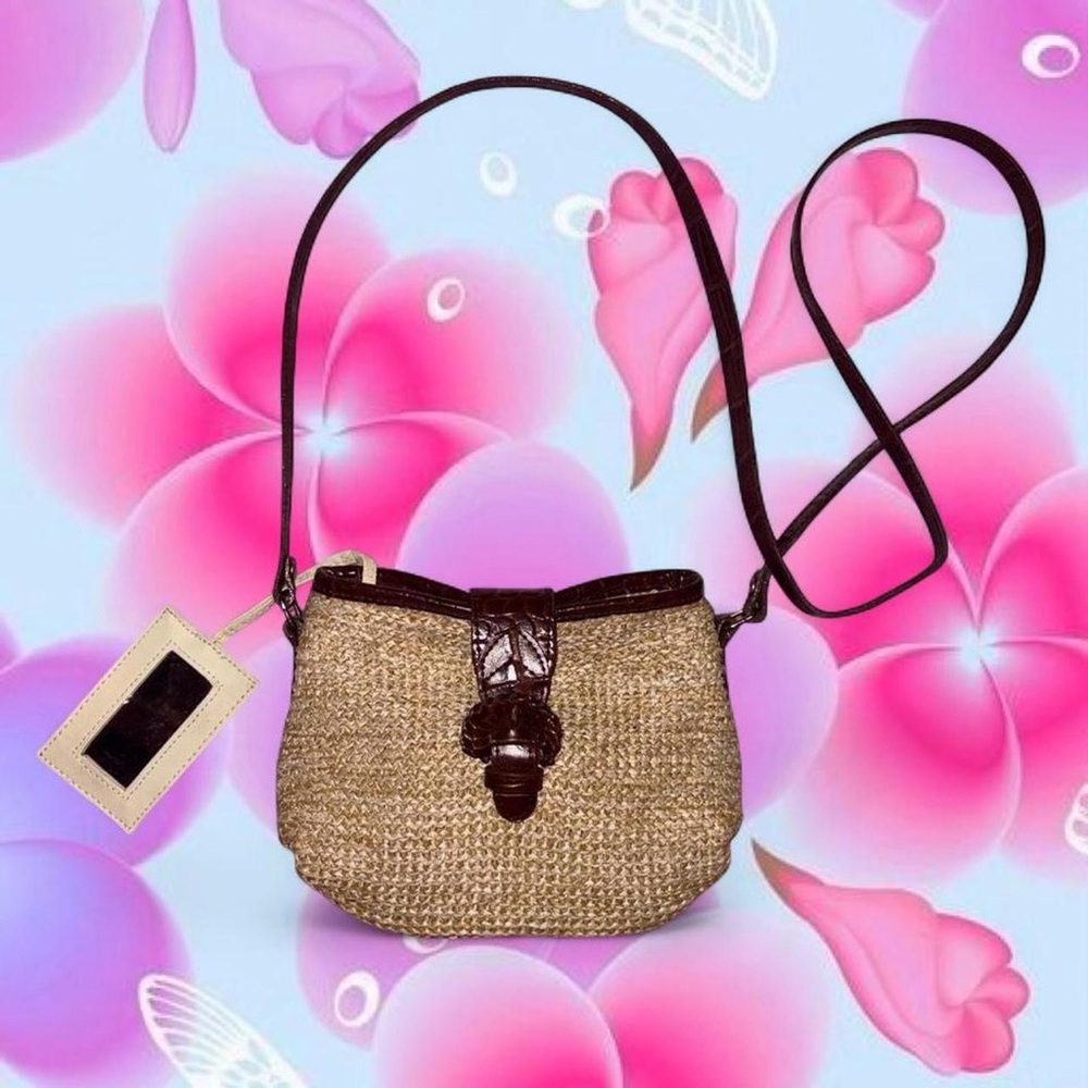 vintage 90s woven straw crossbody bag with mirror, 8.5”x8”